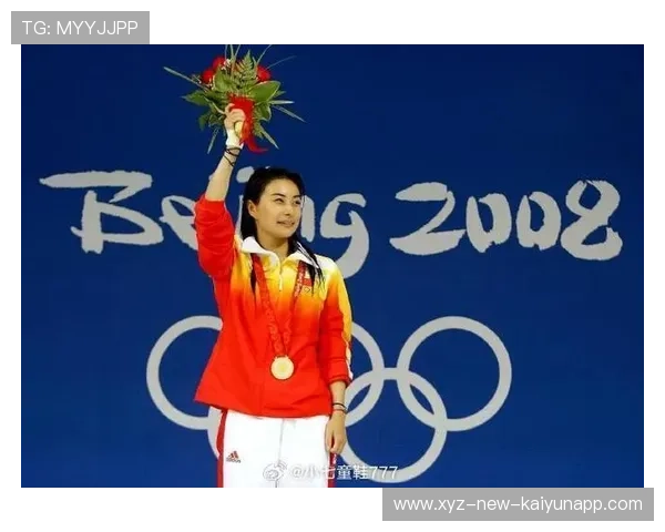 举重女子组选手泪洒领奖台：背后的坚持与感动