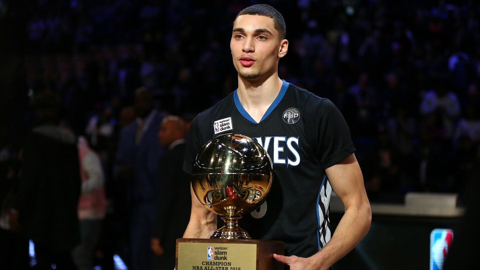 中国男篮提升进攻多样性打破对手防线,中国男篮虽败犹荣